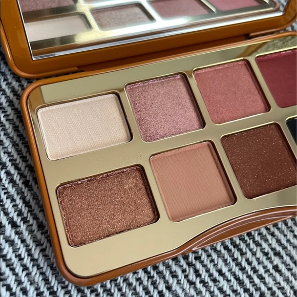 Too Faced Kitty Likes to Scratch eye shadow palette - Picture 4 of 8